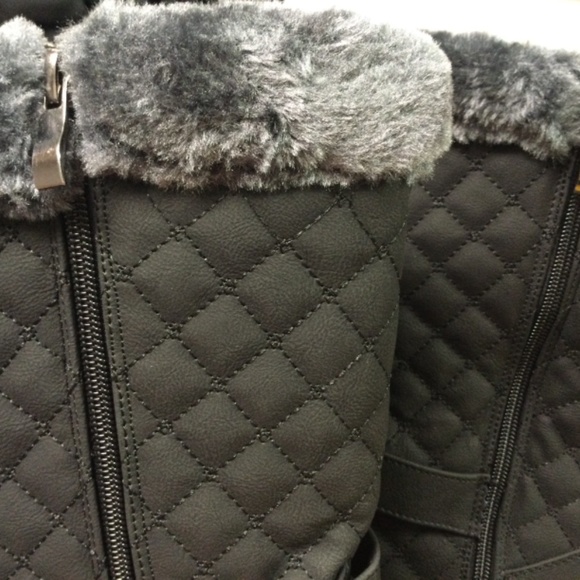 Snow Boots - Picture 6 of 7